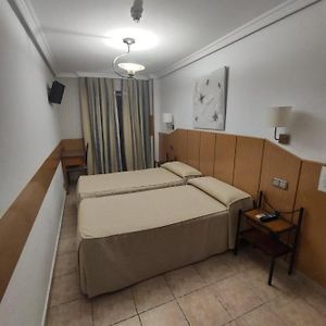 Habitación Estándar con 2 Camas Individuales